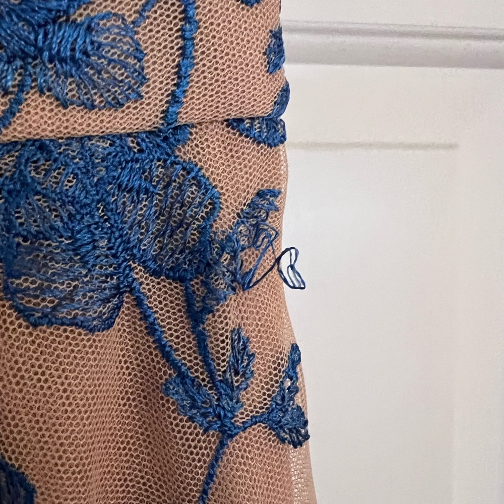 BCBG Maxazaria Dress Veronique Lace Dress Formal gown size 4 - Picture 7 of 12